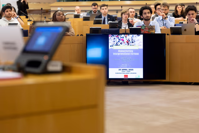 Снимка 12: Future-Fit legislation: Mainstreaming Intergenerational Fairness