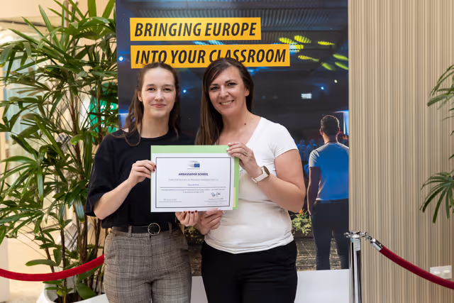 Foto 3: LUX Audience Award 2025 - Youth Seminar with European Parliament Ambassador School teachers and students