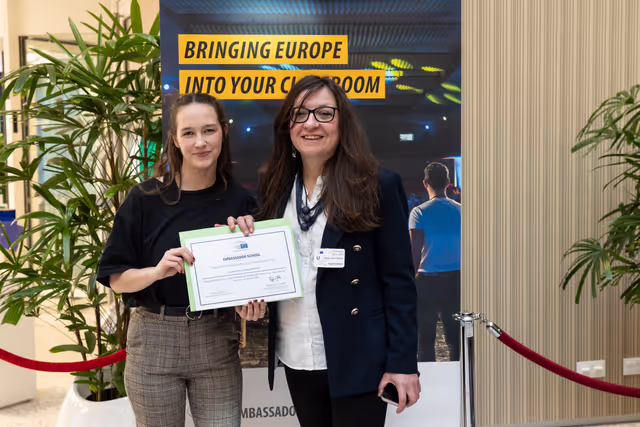 Foto 1: LUX Audience Award 2025 - Youth Seminar with European Parliament Ambassador School teachers and students