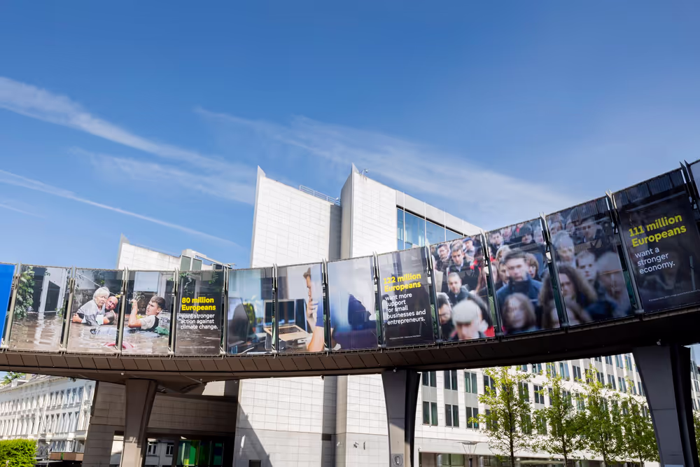 Outside view of the EP headquarters in Brussels - Change of Skywalk – EU long-term budget campaign