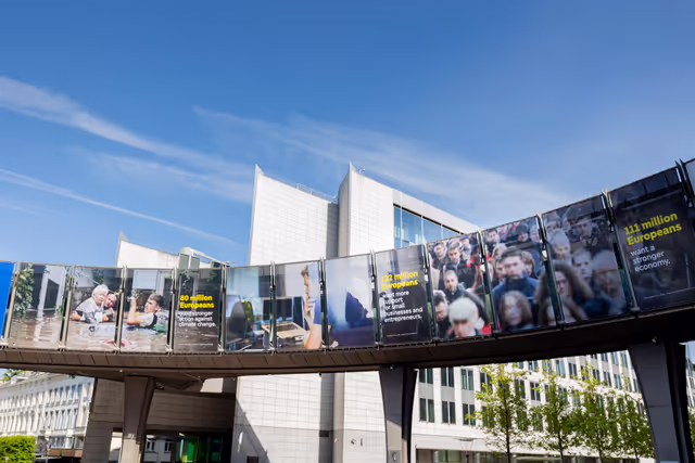 Outside view of the EP headquarters in Brussels - Change of Skywalk – EU long-term budget campaign