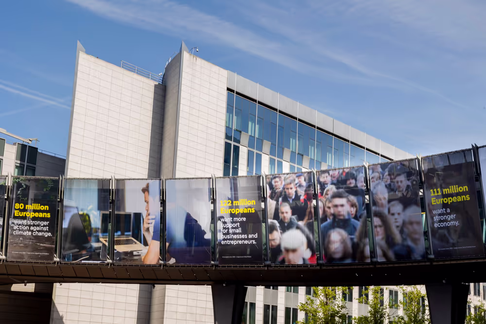 Outside view of the EP headquarters in Brussels - Change of Skywalk – EU long-term budget campaign