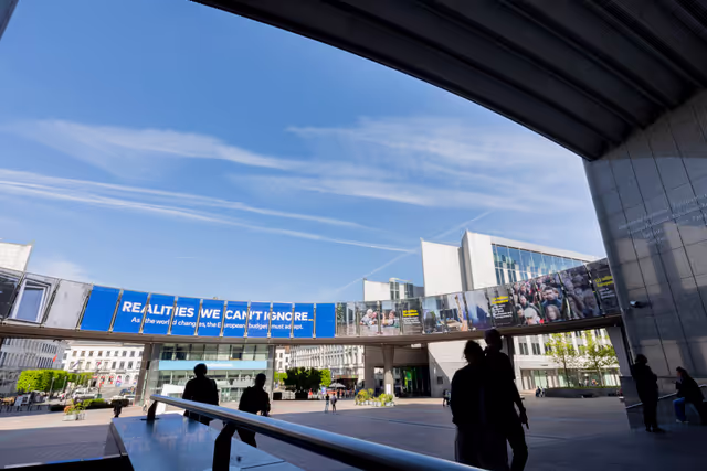Outside view of the EP headquarters in Brussels - Change of Skywalk – EU long-term budget campaign