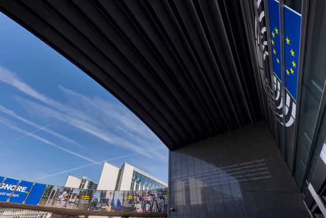 Outside view of the EP headquarters in Brussels - Change of Skywalk – EU long-term budget campaign