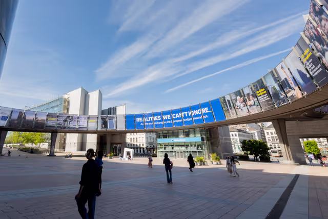 Outside view of the EP headquarters in Brussels - Change of Skywalk – EU long-term budget campaign