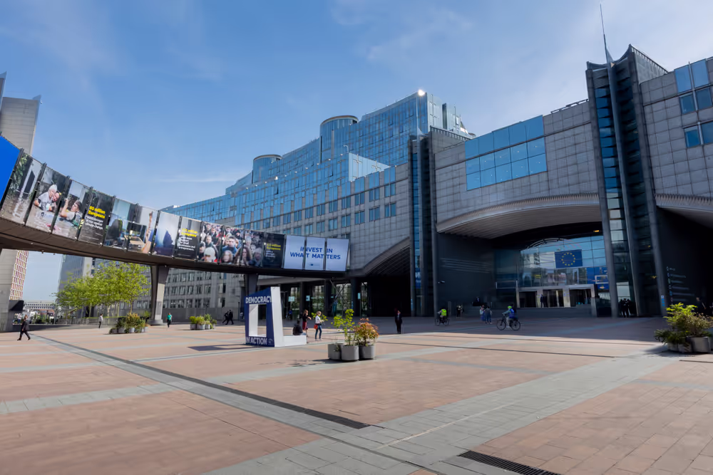 Outside view of the EP headquarters in Brussels - Change of Skywalk – EU long-term budget campaign
