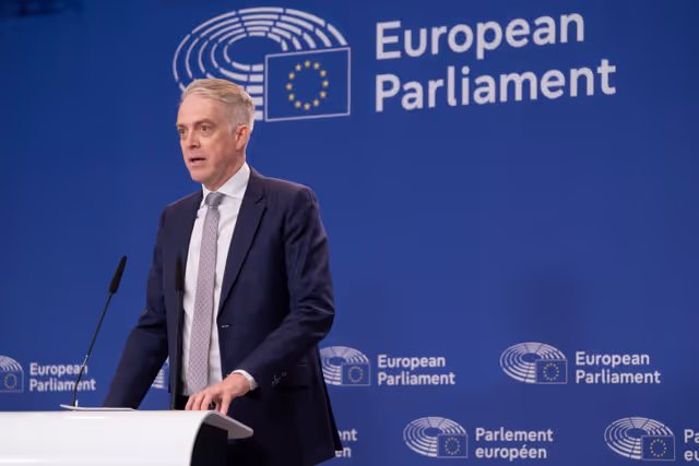 Photo 12: Pre-session briefing