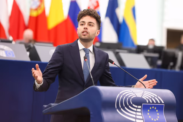 Fotografie 12: EP Plenary session - A revamped long-term budget for the Union in a changing world