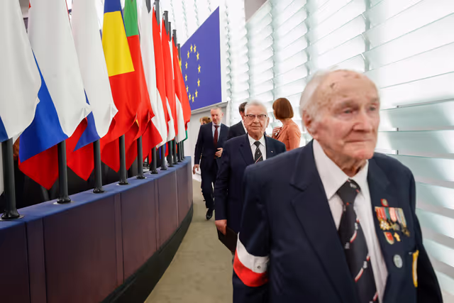 Снимка 2: EP Plenary session - Commemoration 80th anniversary end of World War II in Europe
