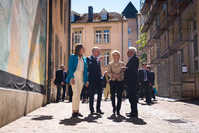 Fotografija 2: Europe day - 75th Anniversary of the Schuman Declaration Luxembourg with Luc FRIEDEN, Luxembourgish Prime Minister, Roberta METSOLA, EP President, António COSTA, President of the European Council and Ursula von der LEYEN, President of the European Commission