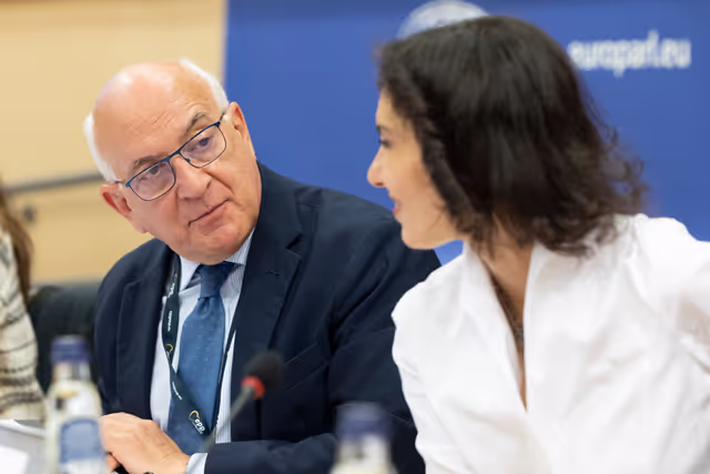 Photo 21: LIBE - Commission work programme for 2025 - exchange of views on the proposal to withdraw the Equal Treatment - Exchange of views with Hadja LAHBIB, Commissioner for Equality, Preparedness and Crisis Management