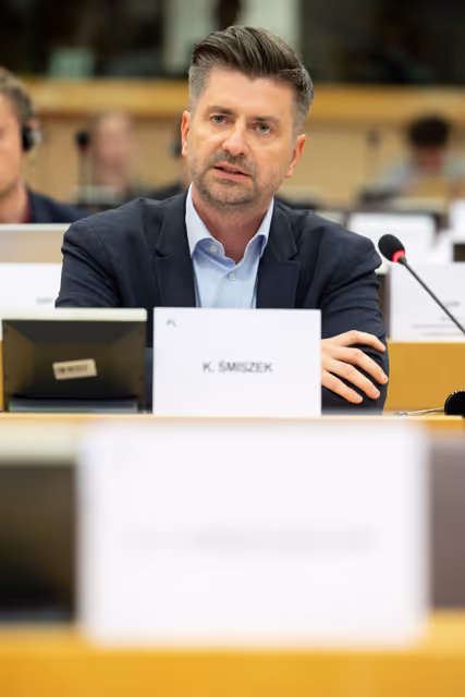 Photo 12: LIBE - Commission work programme for 2025 - exchange of views on the proposal to withdraw the Equal Treatment - Exchange of views with Hadja LAHBIB, Commissioner for Equality, Preparedness and Crisis Management