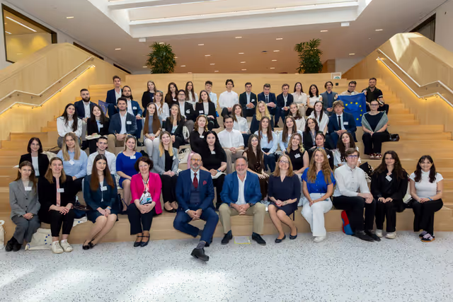 Photo 2: Christian MANGOLD meets with a group of Hungarian young multipliers