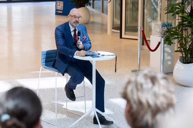 Photo 20: Christian MANGOLD meets with a group of Hungarian young multipliers