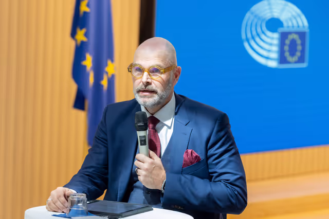 Photo 18: Christian MANGOLD meets with a group of Hungarian young multipliers