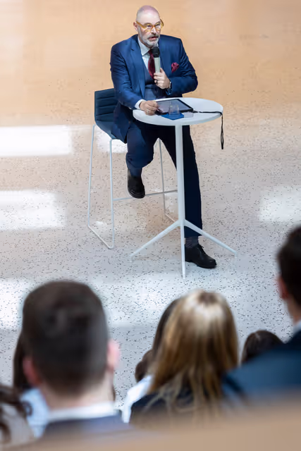 Photo 16: Christian MANGOLD meets with a group of Hungarian young multipliers