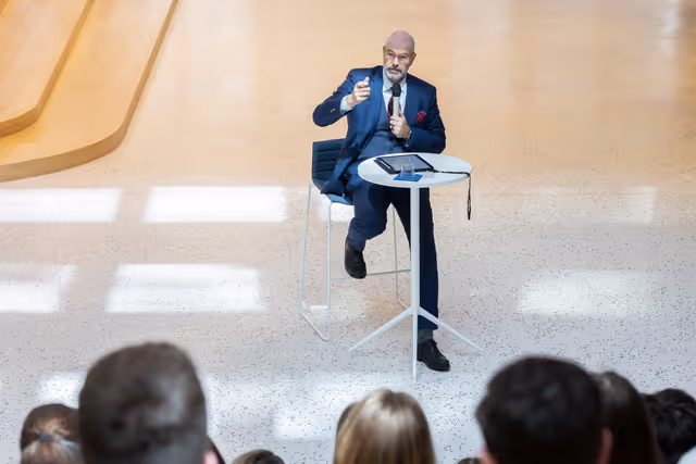 Photo 14: Christian MANGOLD meets with a group of Hungarian young multipliers