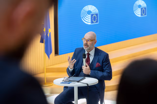 Photo 12: Christian MANGOLD meets with a group of Hungarian young multipliers