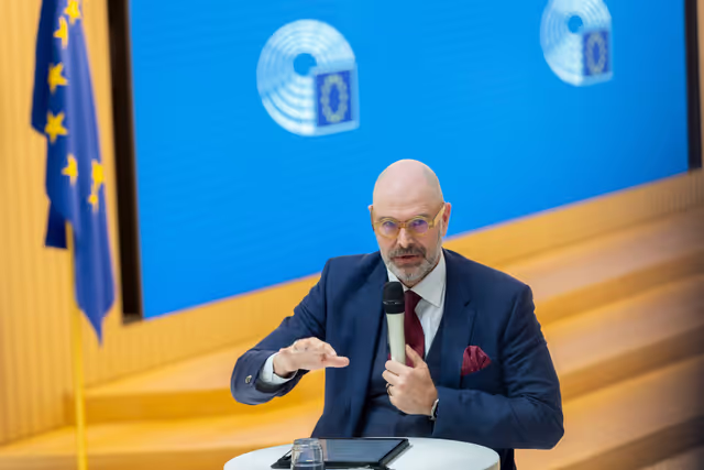 Photo 11: Christian MANGOLD meets with a group of Hungarian young multipliers