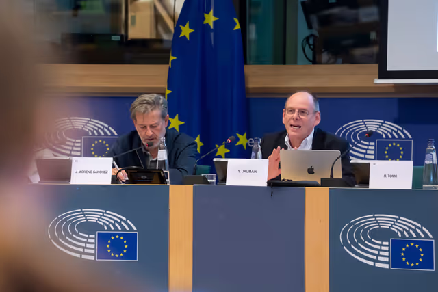 Foto 1: Delegation for relations with Canada meeting - Exchange of views with Professors S. Jaumain, Université Libre de Bruxelles, on the outcome of the federal elections in Canada and its possible impact on EU Canada relations