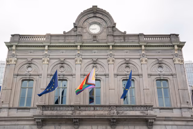 Fotografia 6: International Day Against Homophobia, Biphobia and Transphobia (IDAHOBIT) 2025 - Rainbow flag next to the EP buildings in Brussels and Strasbourg