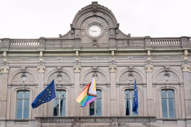 Fotografia 3: International Day Against Homophobia, Biphobia and Transphobia (IDAHOBIT) 2025 - Rainbow flag next to the EP buildings in Brussels and Strasbourg