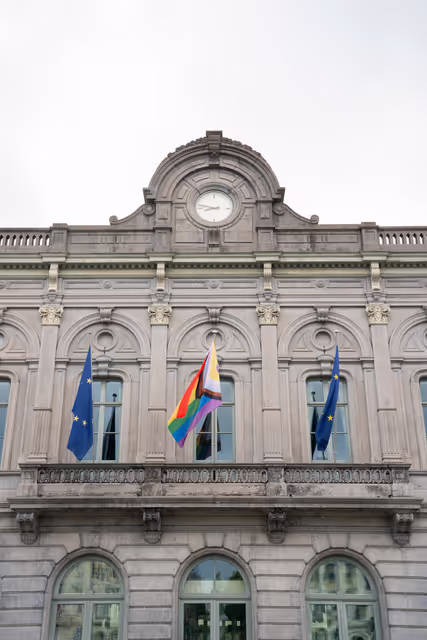 Fotografia 2: International Day Against Homophobia, Biphobia and Transphobia (IDAHOBIT) 2025 - Rainbow flag next to the EP buildings in Brussels and Strasbourg