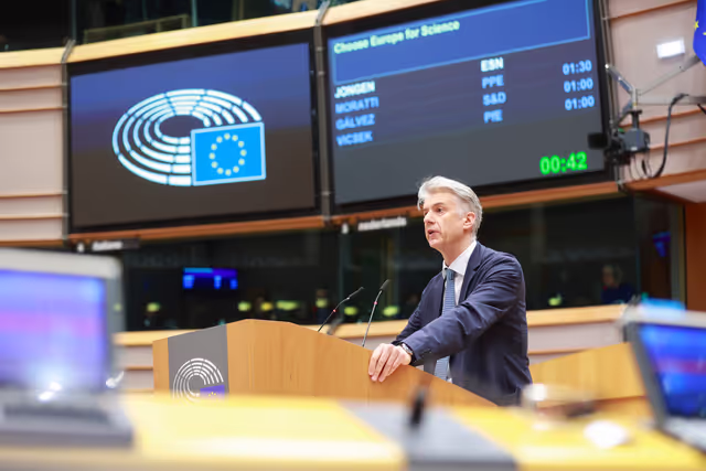 Foto 31: EP Mini-Plenary Session - Choose Europe for Science