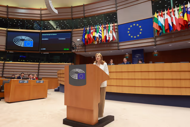 Foto 1: EP Mini-Plenary Session - Choose Europe for Science