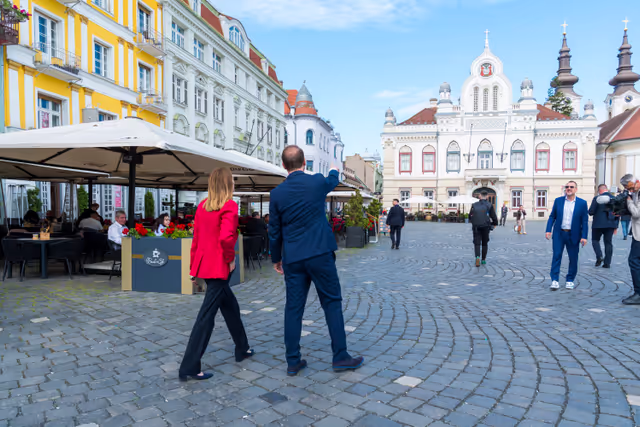 Fotografija 5: Roberta METSOLA, EP President Official visit to Timisoara (Romania) - Walk to the Philharmonic Hall with Dominic FRITZ, Mayor of Timișoara