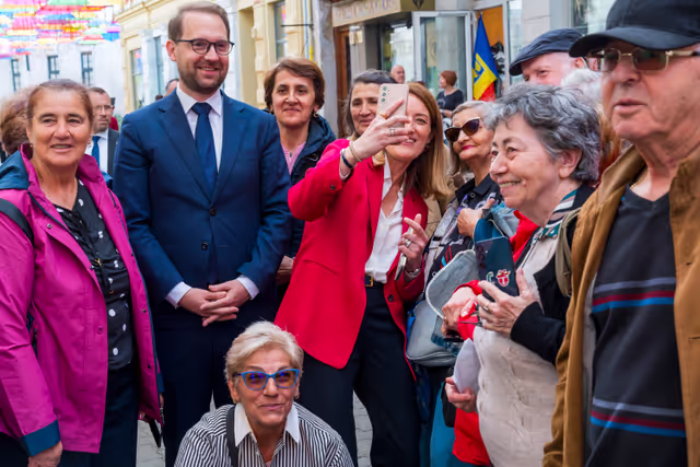 Fotografija 1: Roberta METSOLA, EP President Official visit to Timisoara (Romania) - Walk to the Philharmonic Hall with Dominic FRITZ, Mayor of Timișoara