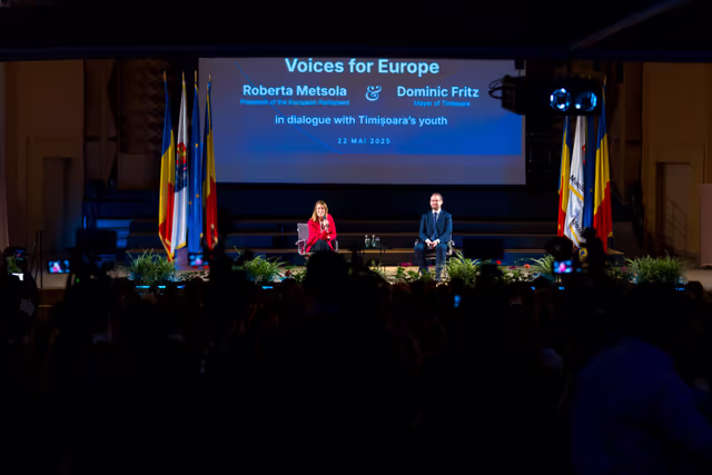 Fotografia 7: Roberta METSOLA, EP President Official visit to Timisoara (Romania) - Town Hall discussion with Romanian students