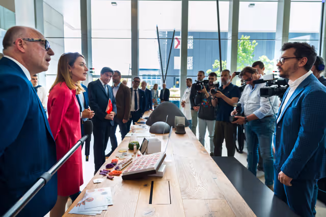 Fotografija 14: Official visit by Roberta METSOLA, EP President to Italy - Visit to Kilometro Rosso innovation district in Bergamo