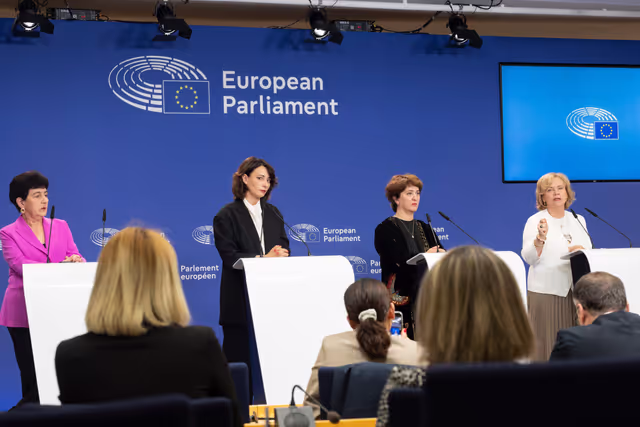 Fotografija 5: AFET press conference with Georgia's civil society activists leading mass pro-democracy protests across the country, on the occasion of AFET adoption of its annual Georgia report