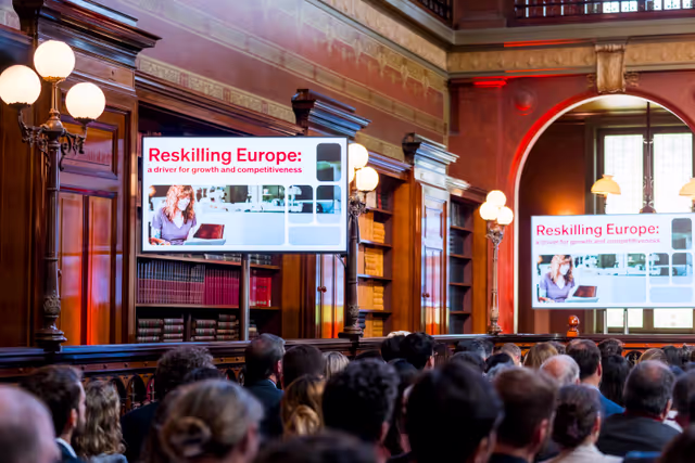 Zdjęcie 1: Fireside chat with Roberta METSOLA, EP President and Ana BOTIN, Executive Director of Banco Santander