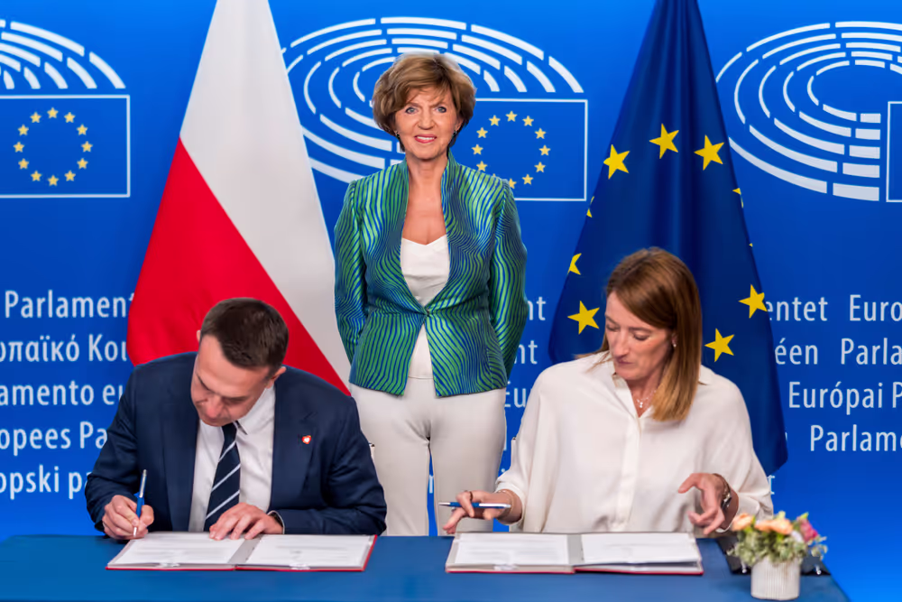 LEX signing ceremony in the presence of Roberta METSOLA, EP President and Adam SZLAPKA, Minister for the European Union on behalf of the Polish Presidency