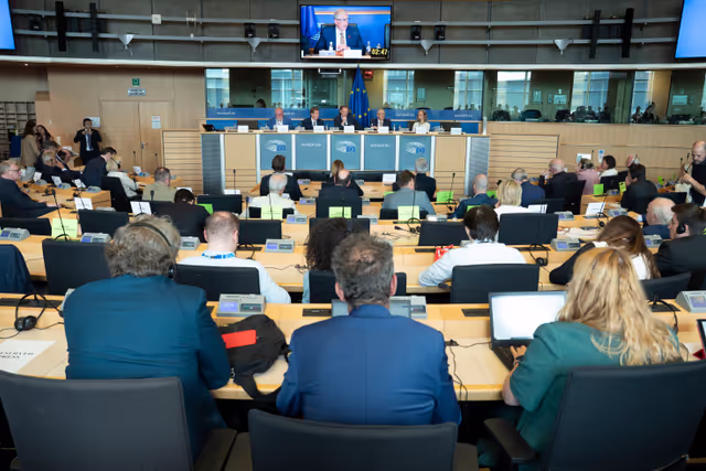 Foto 43: DEVE Extraordinary meeting - Exchange of views with Bill GATES, Chair of the Gates Foundation