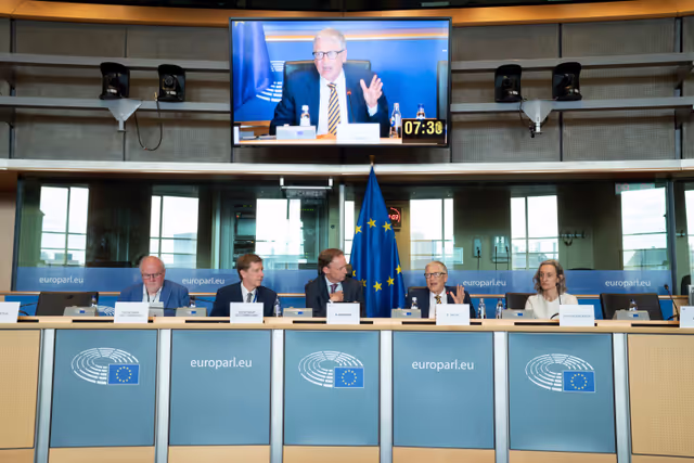 Foto 39: DEVE Extraordinary meeting - Exchange of views with Bill GATES, Chair of the Gates Foundation