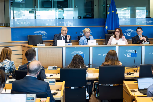 Fotografie 20: Europe's Demographic Crossroads - Exchange of views with Commissioner Dubraska SUICA