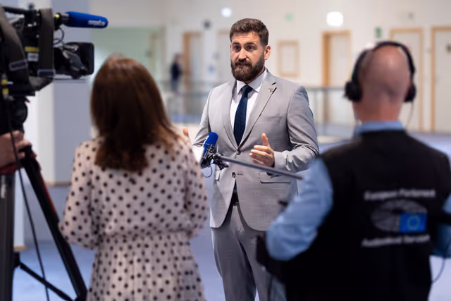 Fotagrafa 9: TRAN vote on two legislations that seek to reinforce passenger rights