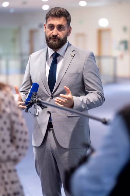 Fotagrafa 8: TRAN vote on two legislations that seek to reinforce passenger rights