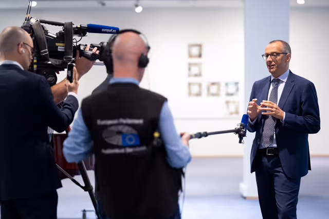 Fotagrafa 5: TRAN vote on two legislations that seek to reinforce passenger rights