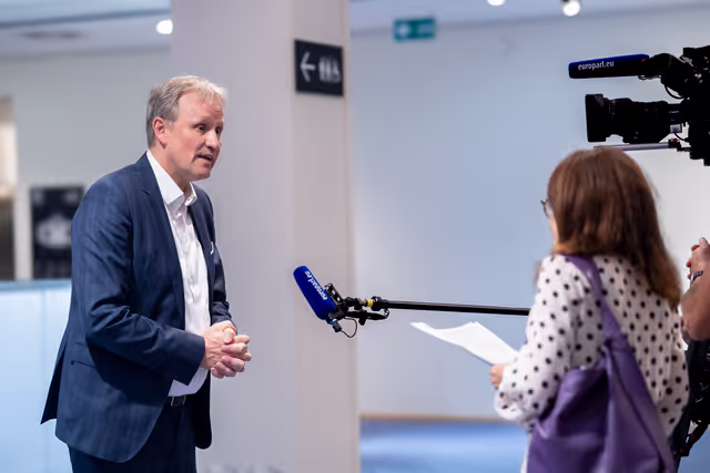 Fotagrafa 2: TRAN vote on two legislations that seek to reinforce passenger rights