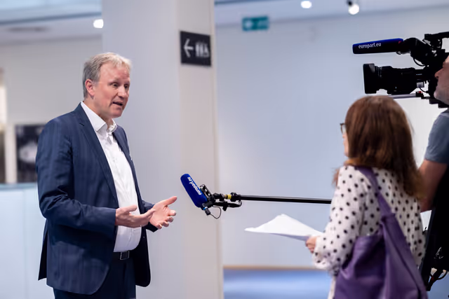 Fotagrafa 3: TRAN vote on two legislations that seek to reinforce passenger rights