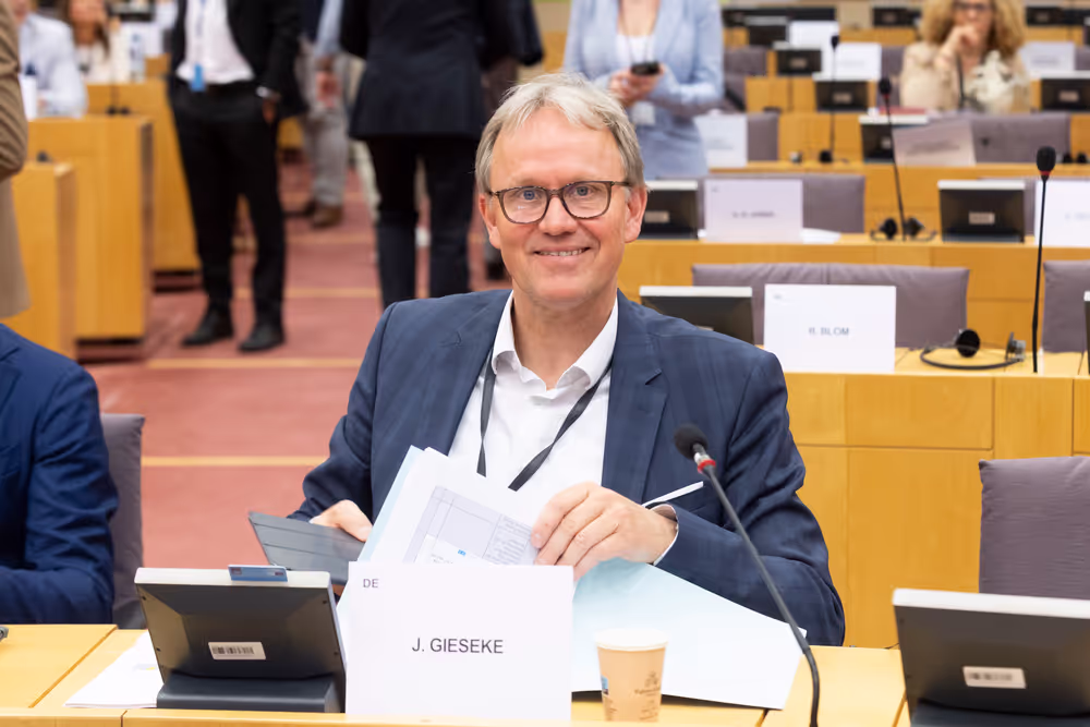 TRAN vote on two legislations that seek to reinforce passenger rights