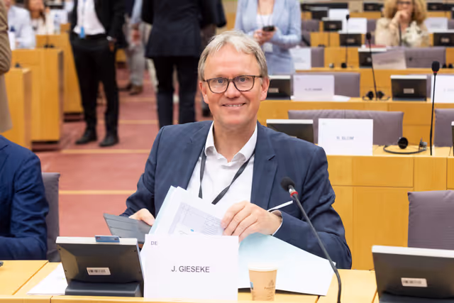 Fotagrafa 33: TRAN vote on two legislations that seek to reinforce passenger rights