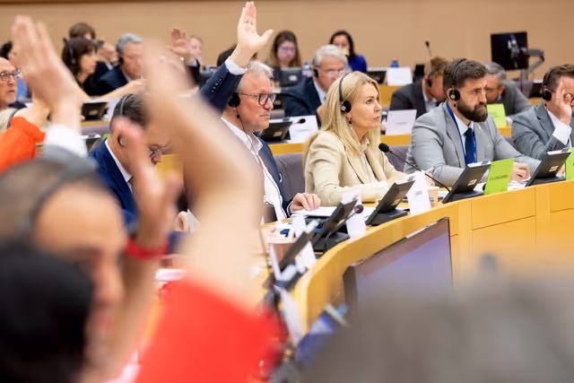 Fotagrafa 26: TRAN vote on two legislations that seek to reinforce passenger rights