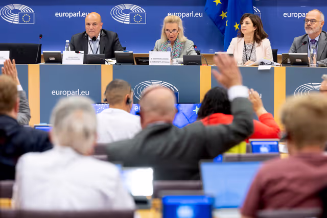 Fotagrafa 22: TRAN vote on two legislations that seek to reinforce passenger rights