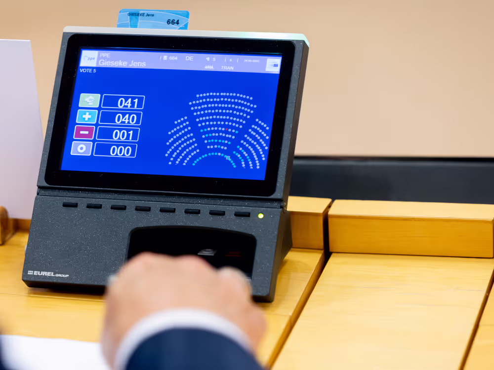 TRAN vote on two legislations that seek to reinforce passenger rights