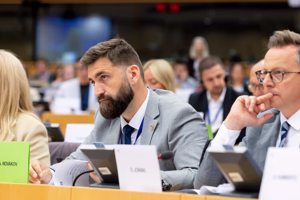 TRAN vote on two legislations that seek to reinforce passenger rights